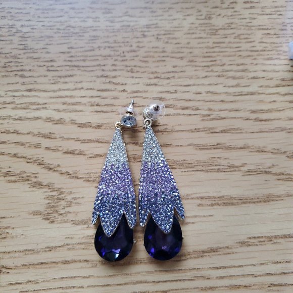 New Purple Grape and White Crystal Teardrop Goldtone Dangle Earrings - Picture 1 of 5